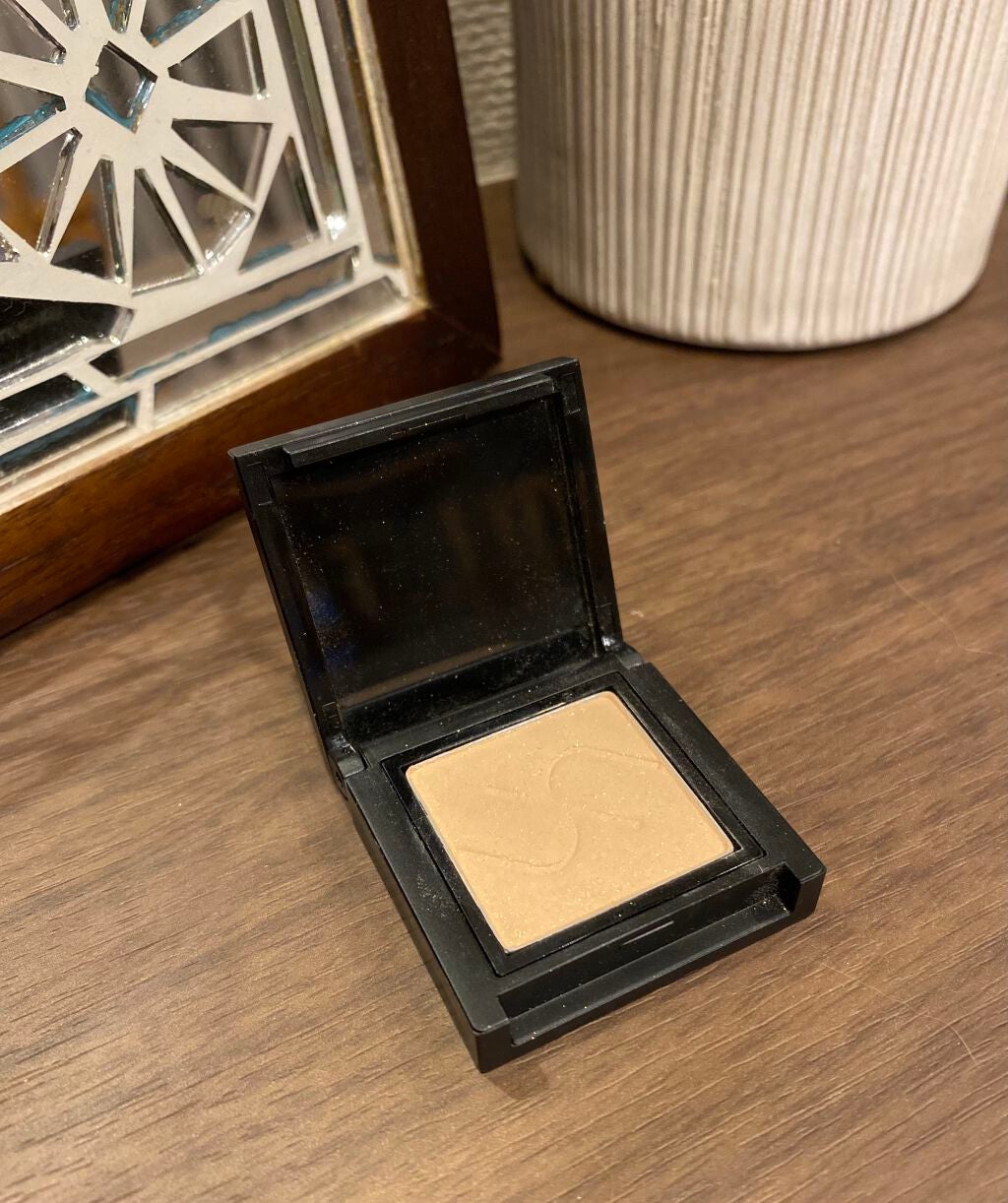 アイシャドウ クルーシャル/uneven/単色アイシャドウを使ったクチコミ(1枚目)