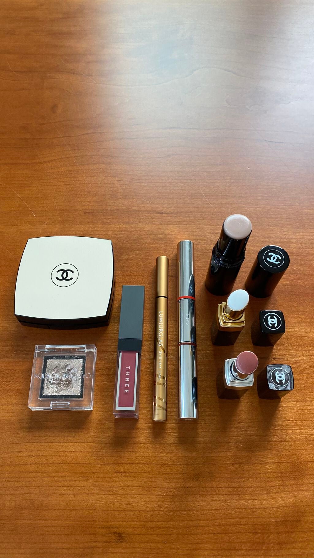 ANJU/美容師♡ on LIPS 「ナチュラル垢抜けメイクなら♡私のオススメコスメです↓↓ハイライ..」(1枚目)