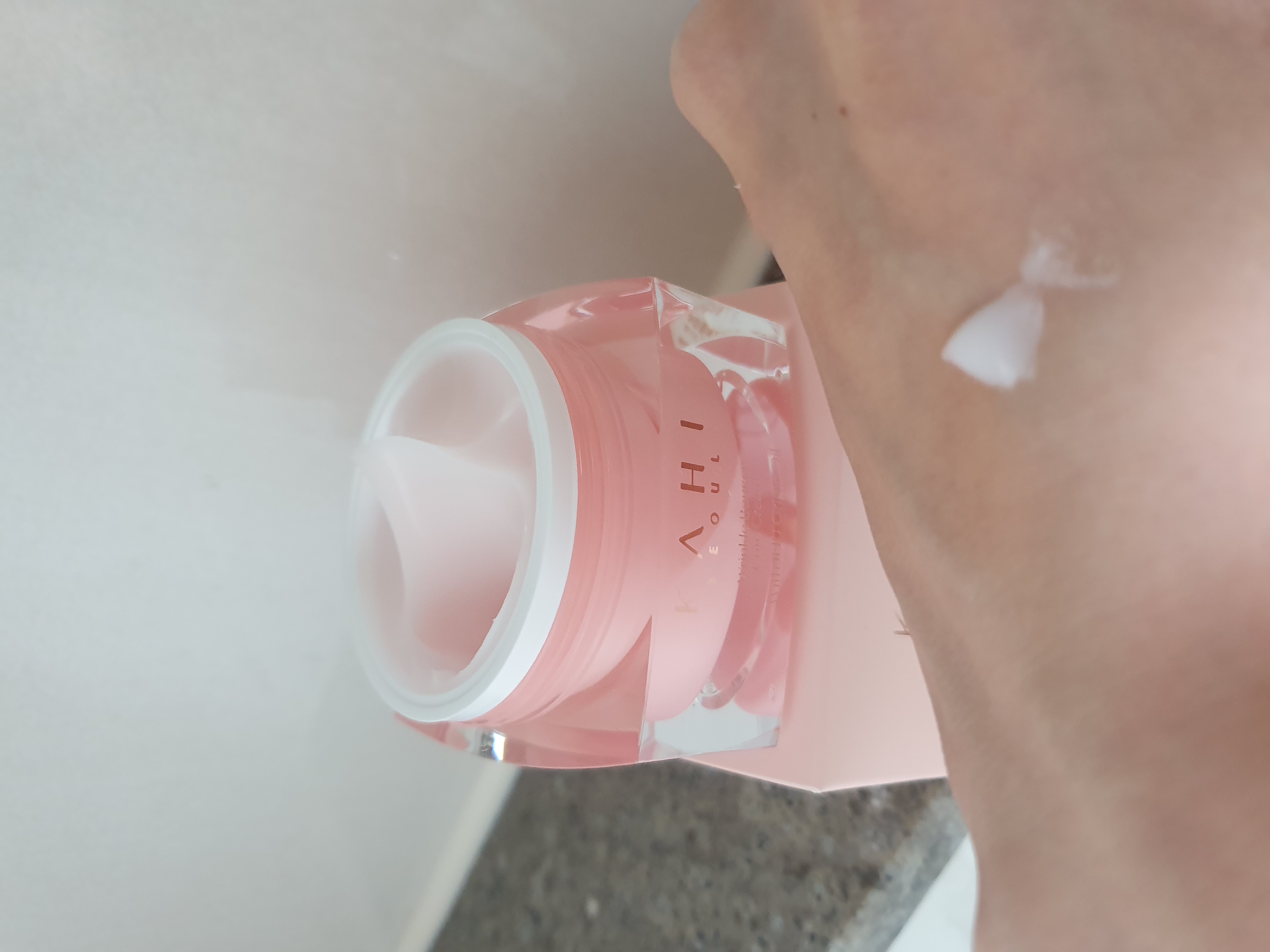 WRバウンスコアクリーム/KAHI/フェイスクリームを使ったクチコミ（2枚目）