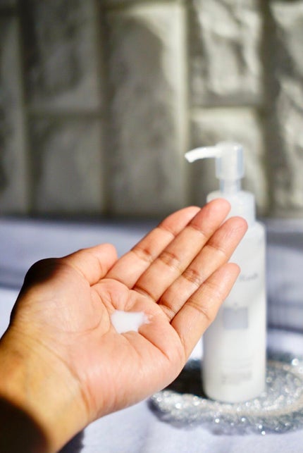 White Rush WHITENING EMULSION(美白乳液)のクチコミ「/
ローションみたいにスッとのびて軽くてしっとり‼︎
乳液で美白しましょ✨
\
【White.....」(3枚目)