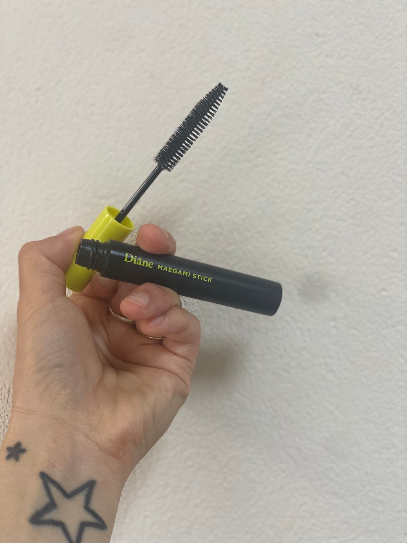 MAEGAMI スティック〈ストレート〉フローラル&ベリー の香り/ダイアン/その他スタイリングを使ったクチコミ(1枚目)