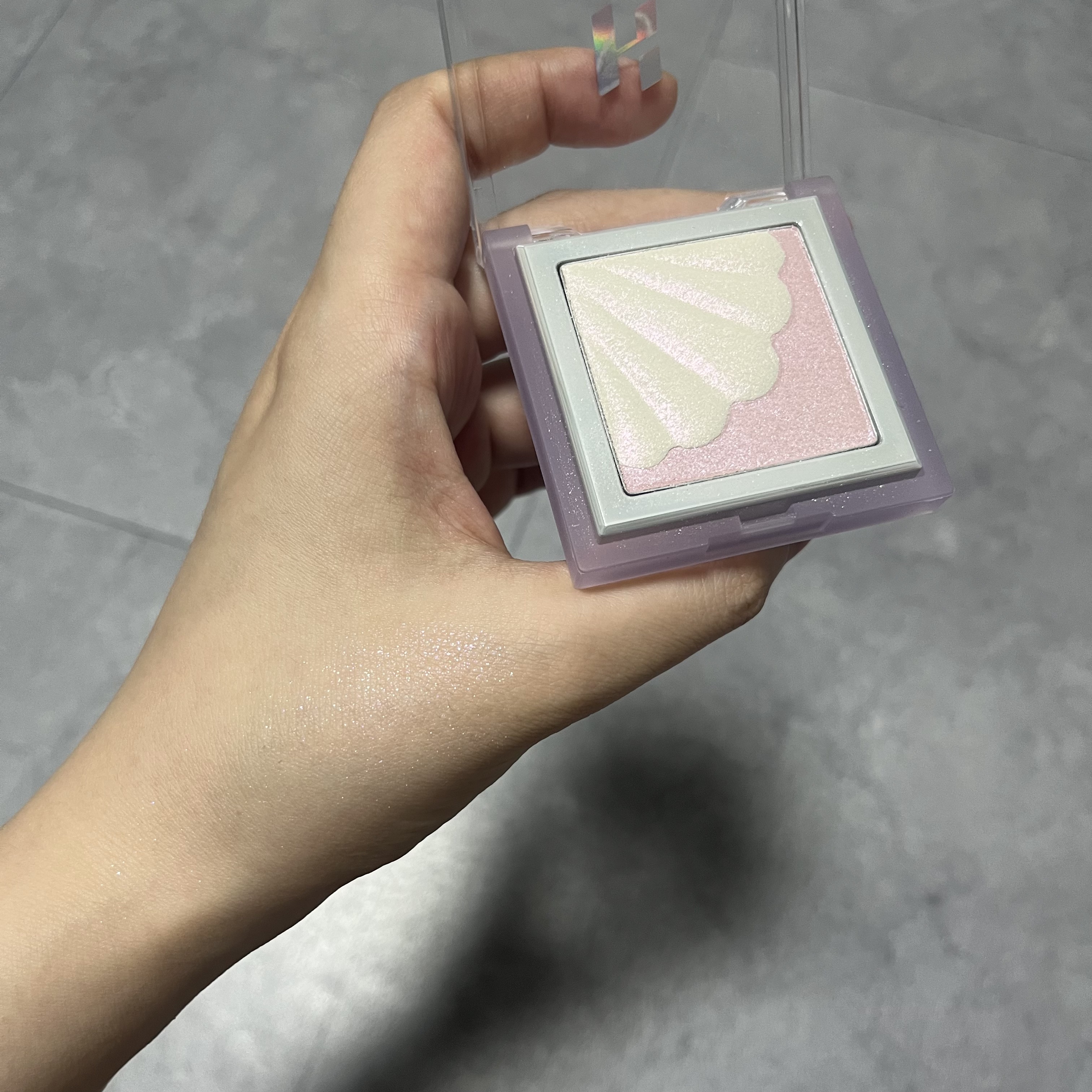 シェルグロウハイライター #01 オーロラ・ナクル/HOLIKA HOLIKA/パウダーハイライトを使ったクチコミ（2枚目）