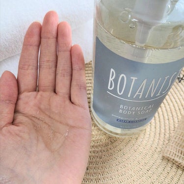 BOTANIST ボタニカルボディーソープ（クリアクレンズ）のクチコミ「おしゃれなクリアボトルが
気分をあげてくれるボディソープ。

少し甘みを感じる
ポメグラネイト.....」（3枚目）