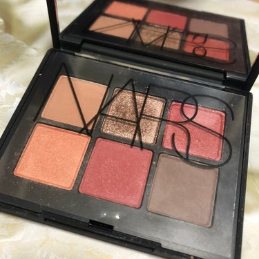 ヴォワヤジュールアイシャドウパレット 1199/NARS/パウダーアイシャドウを使ったクチコミ（1枚目）