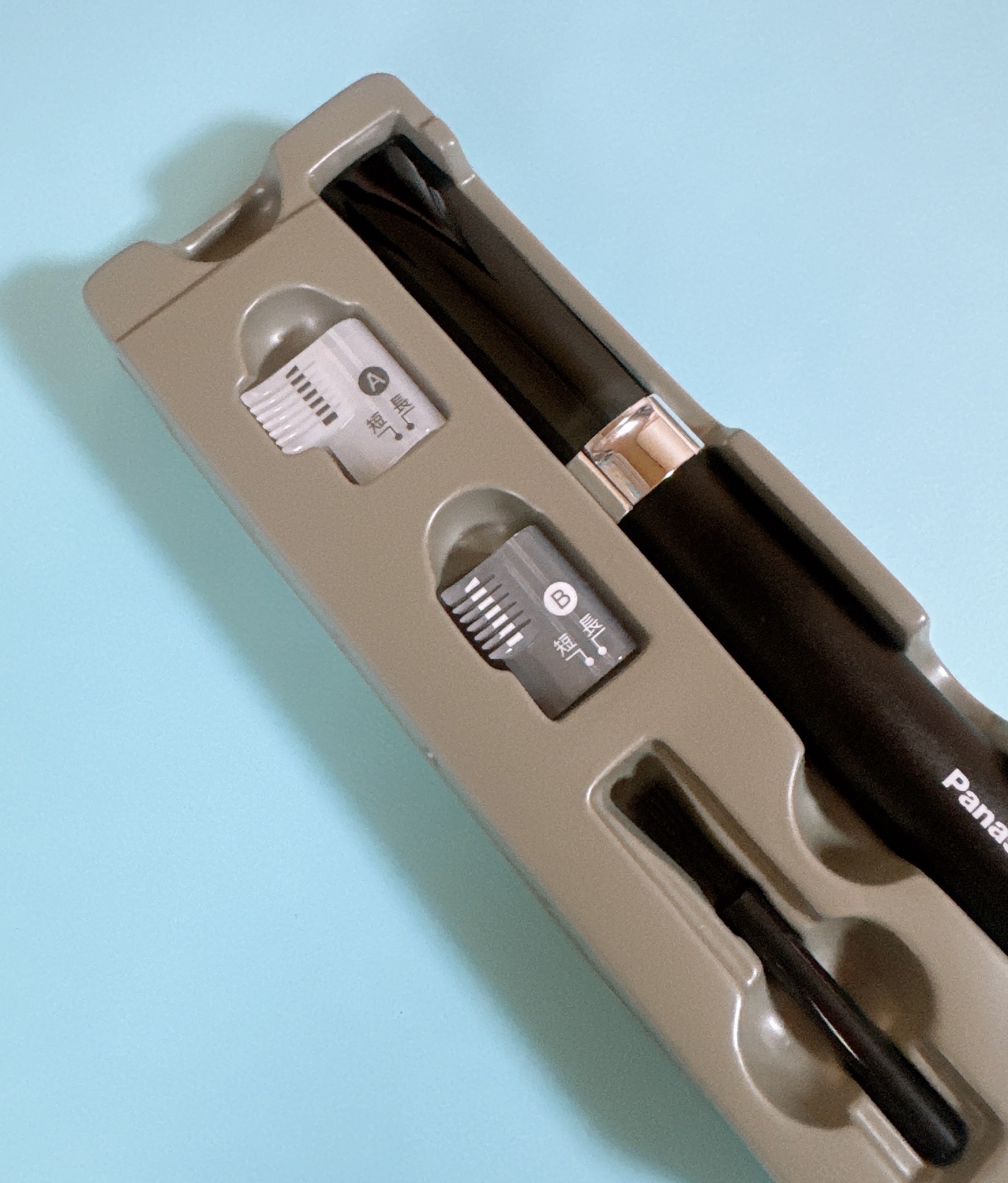 Panasonic マユシェーバーキットのクチコミ「歯が小さいから
眉周りやりやすい！

..」（3枚目）