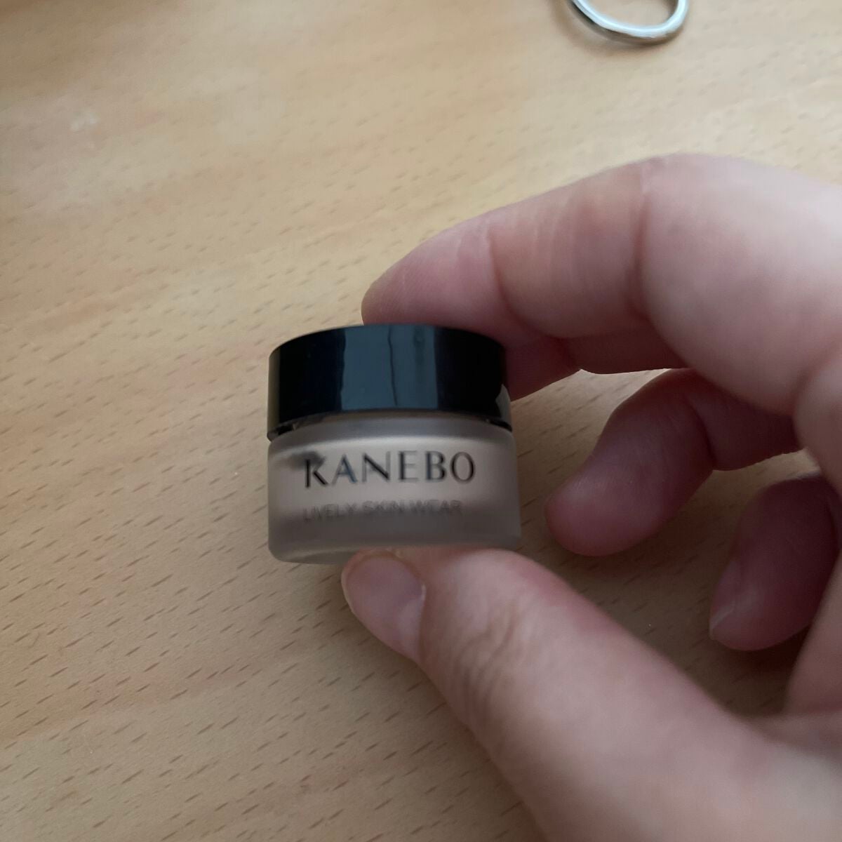 ライブリースキン ウェア|KANEBOの色味は?色選びの参考になる ライブリースキン ウェア|KANEBOの色味は?色選びの参考になる