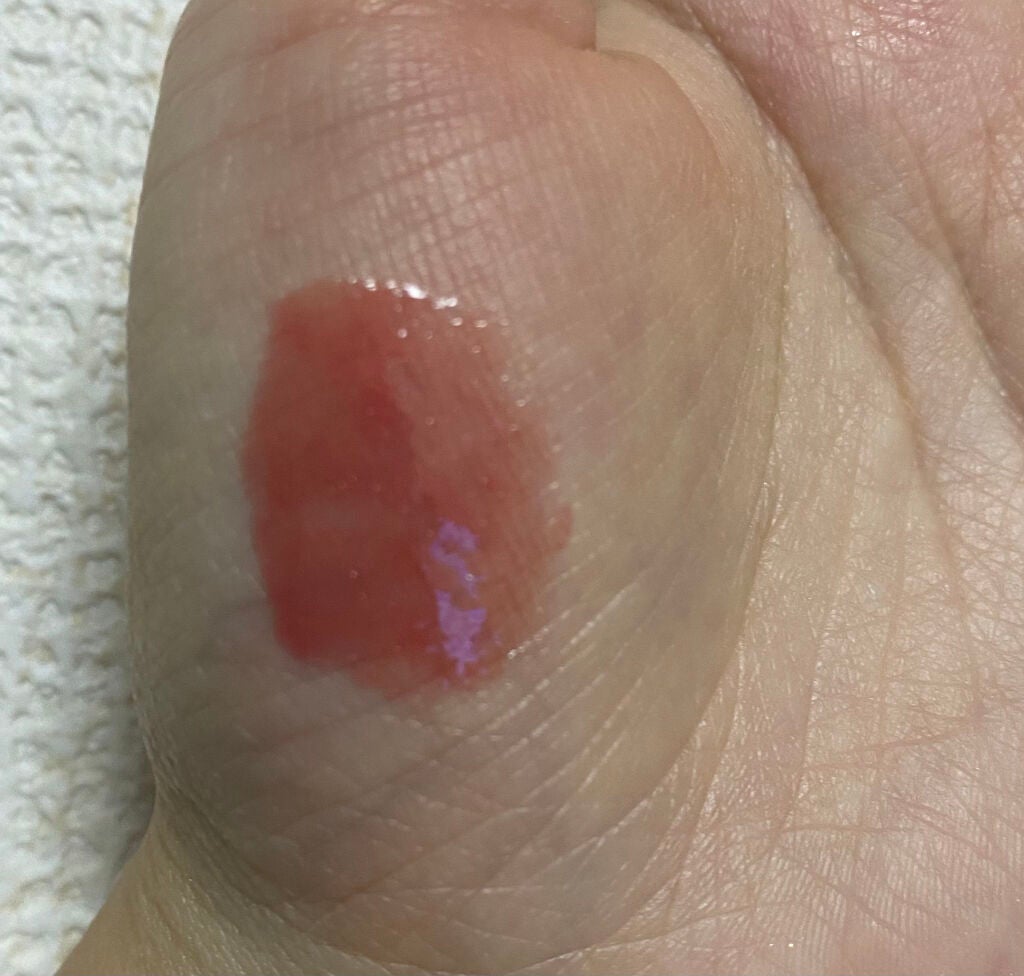 ゆう on LIPS 「3つ目のリップは重ね付けに使いやすい艶々グロスです!!【使った..」(2枚目)