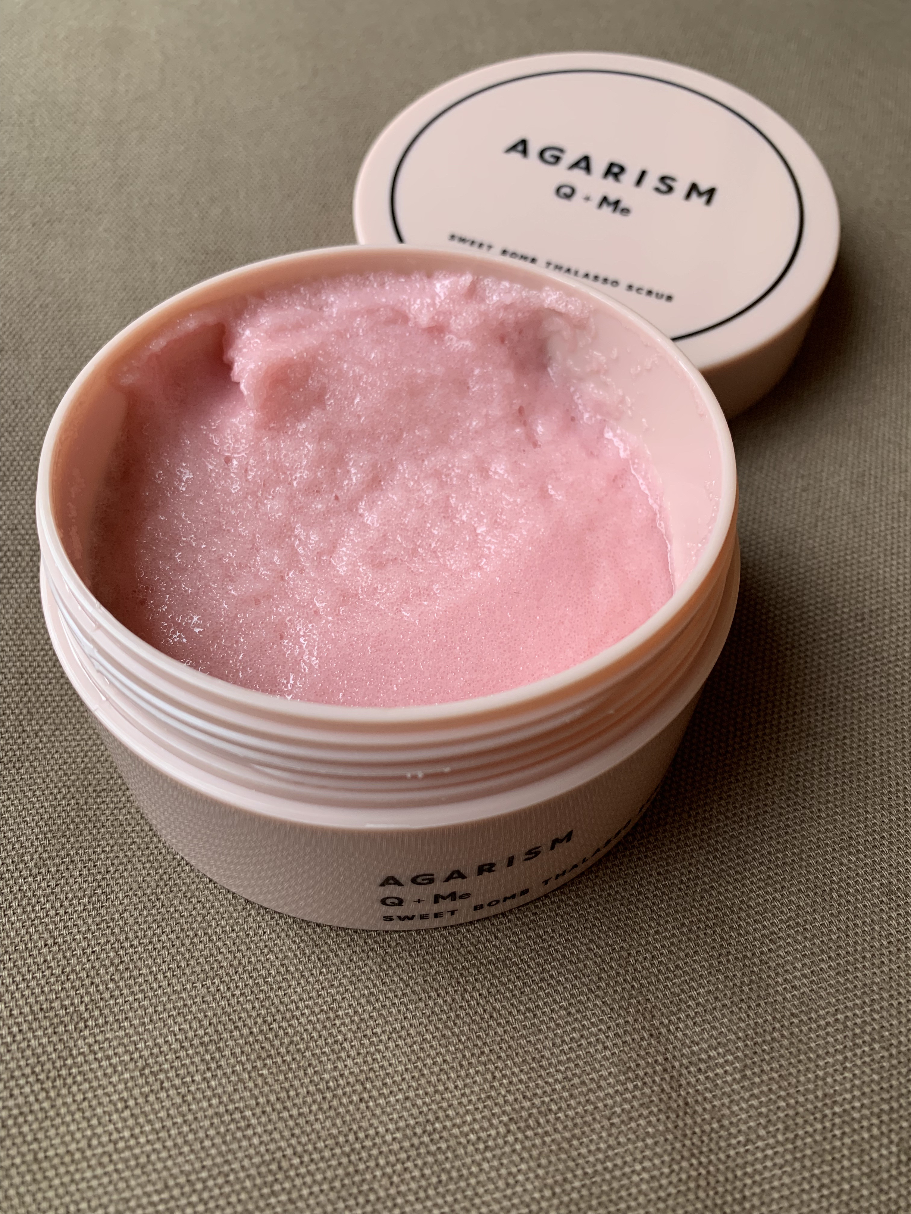 Q+Me スウィート ボム タラソ スクラブ/AGARISM/バスト・ヒップケアを使ったクチコミ（1枚目）