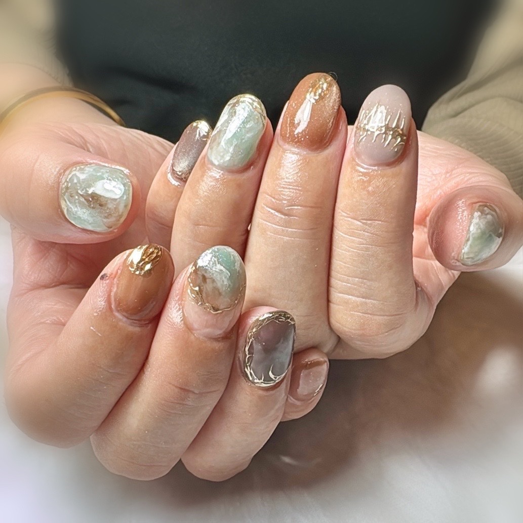 #ジェルネイル,#秋ネイル,#ニュアンスネイル,#マグネットネイル,#ミラーネイルのネイルデザイン