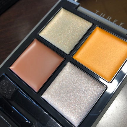 ディメンショナルビジョンアイパレットアリー 05 CATCH THE WIND/THREE/ジェル・クリームアイシャドウを使ったクチコミ(1枚目)