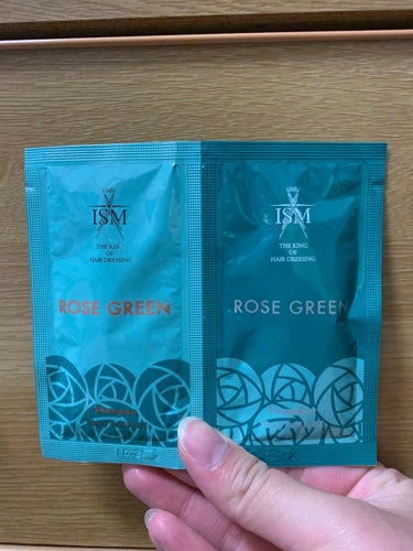 ISM
ROSE GREEN シャンプー／トリートメント
トライアルパック

ドンキで100円くらい

＊シャンプー
透明なサラサラジェルって感じ
爽やかだけどちょっと甘いローズの匂い
結構強い匂いだけ