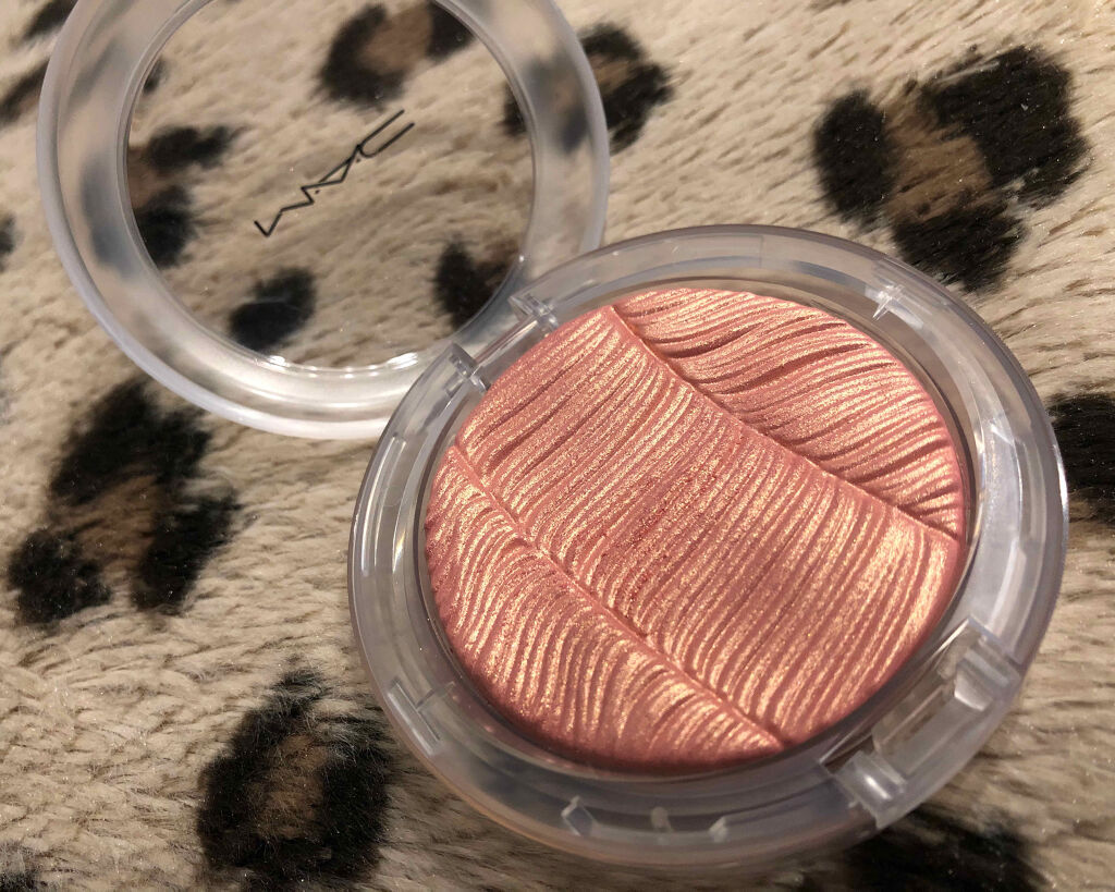 エクストラ ディメンション スキンフィニッシュ ホット ダム オワゼル ダビニョン/M・A・C/プレストパウダーを使ったクチコミ（1枚目）