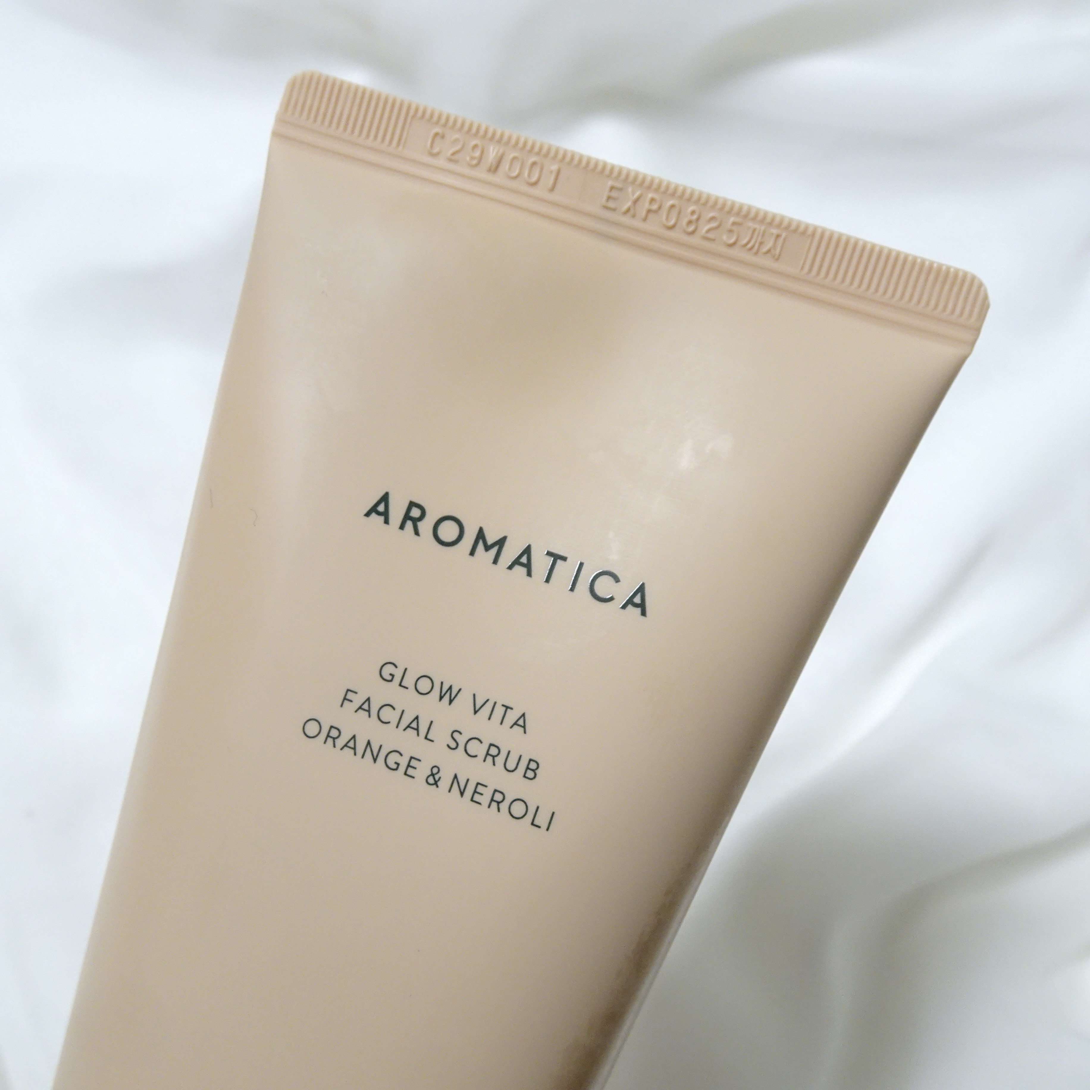 AROMATICA グロービタ フェイシャルスクラブ オレンジ＆ネロリのクチコミ「AROMATICA
GLOW VITA FACIAL SCRUB ORANGE & NEROL.....」（1枚目）