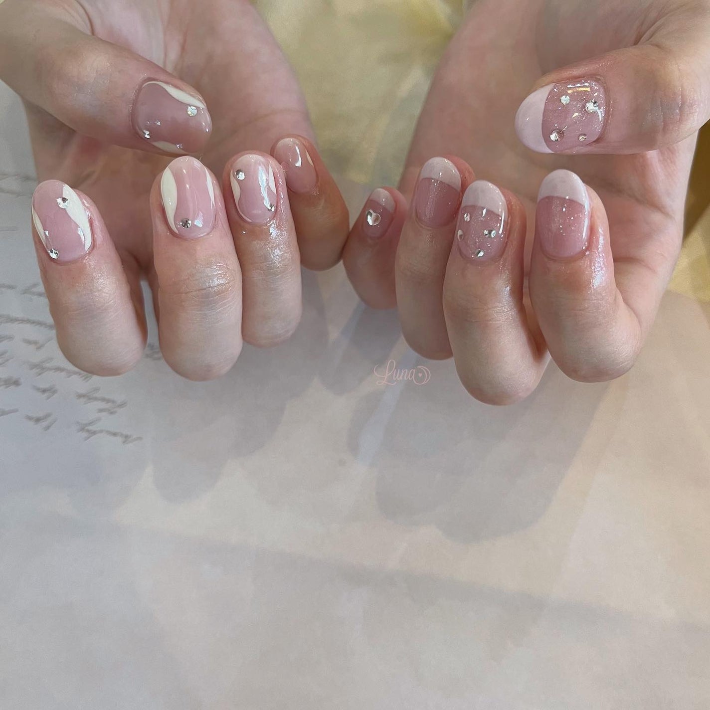 Iuna. Mizuki on LIPS 「.pink🩰🤍#nail#nailstagram#gelnai..」(2枚目)