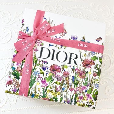 Dior ブラシ クレンザーのクチコミ「Dior公式サイトでお買い物したら
こちらの可愛い箱で届きました💕

下の箱まで総柄なのが嬉し.....」（1枚目）