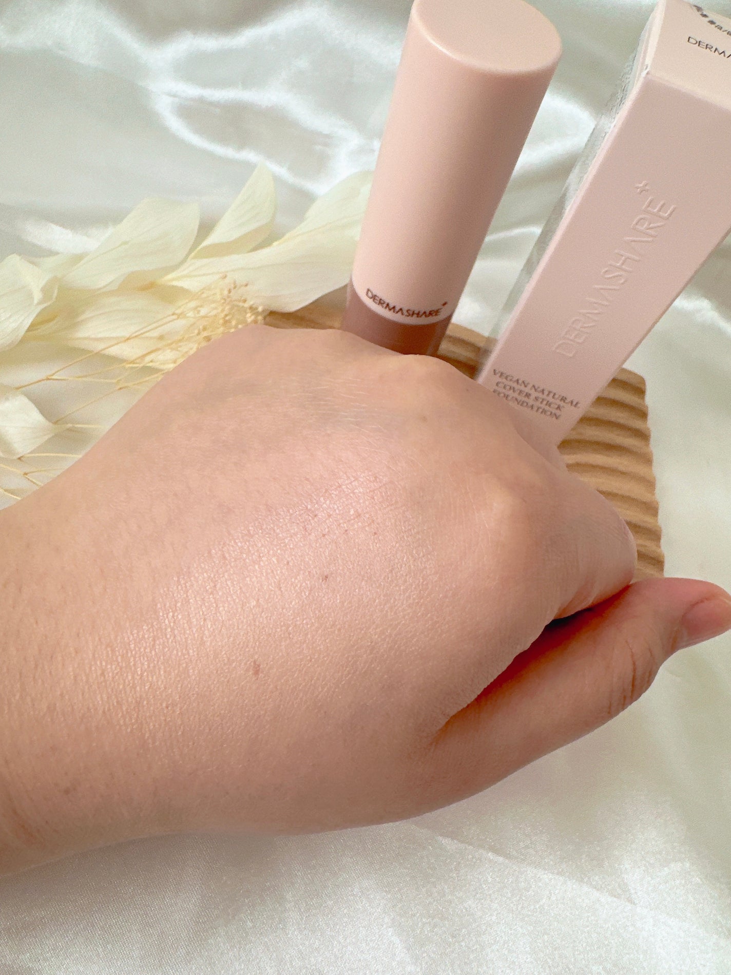 めるᙏ̤̫͚𓍯フォロバ on LIPS 「〖DERMASHARE〗/ヴィーガンナチュラルカバースティック..」(6枚目)