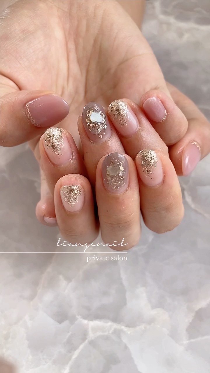 #ネイル,#大人ニュアンスネイル,#ニュアンスネイル,#ジェルネイル,#ミラーネイル,#シェルネイル,#秋ネイル,#オフィスネイル,#グレージュネイルのネイルデザイン