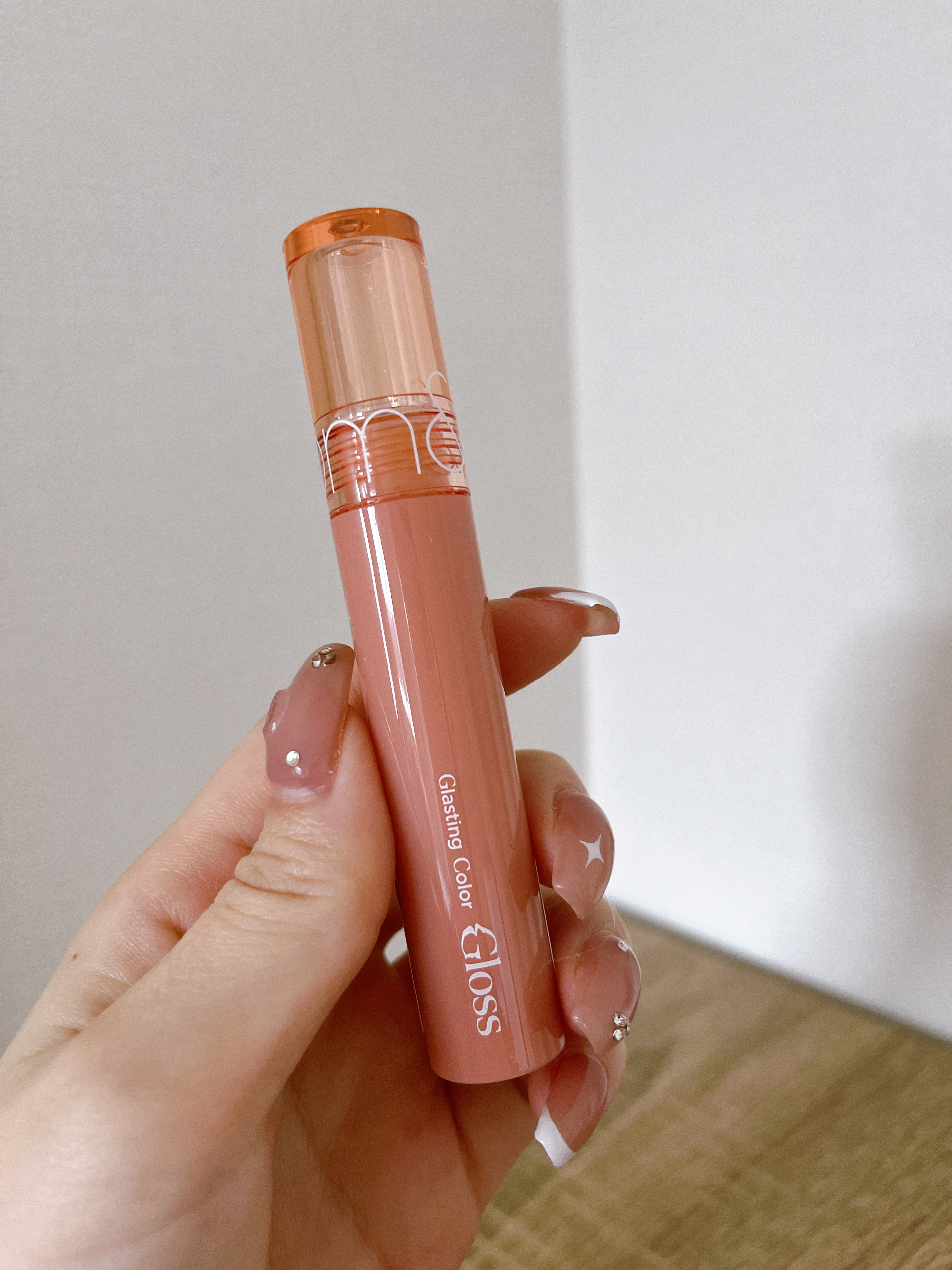 グラスティングカラーグロス 02 ナッティーヴェイグ(NUTTY VAGUE）/rom&nd/リップグロスを使ったクチコミ（2枚目）