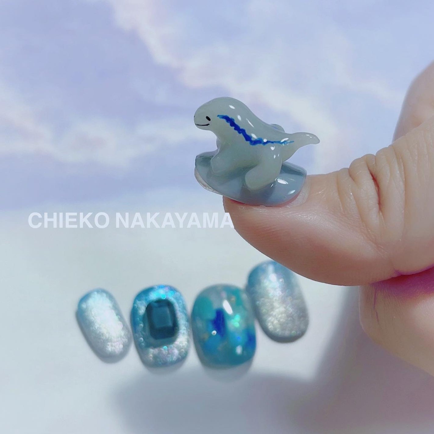 なかやまちえこ on LIPS 「ブルー🦕🦖365日ネイル219日め⠀⠀#最後のジュラ⠀ブルー親..」(1枚目)