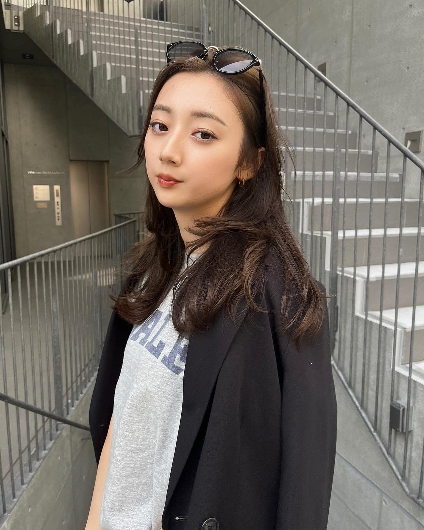 HARUNA on LIPS 「骨格に合わせたレイヤーカット✂️.肌馴染みの良いベージュカラー..」(3枚目)