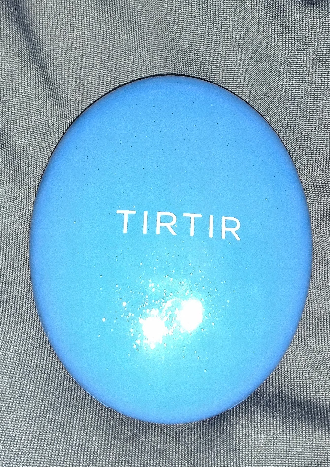 TIRTIR マスクフィット クール サンクッション

お試しにミニサイズを購入。
カラーはBrlliantのみ。
色白の私には最初は大丈夫かなぁっと少し心配でした。　
夏タイプのクールにひんやりするとの事ですが、つけた
瞬間だけでした(笑