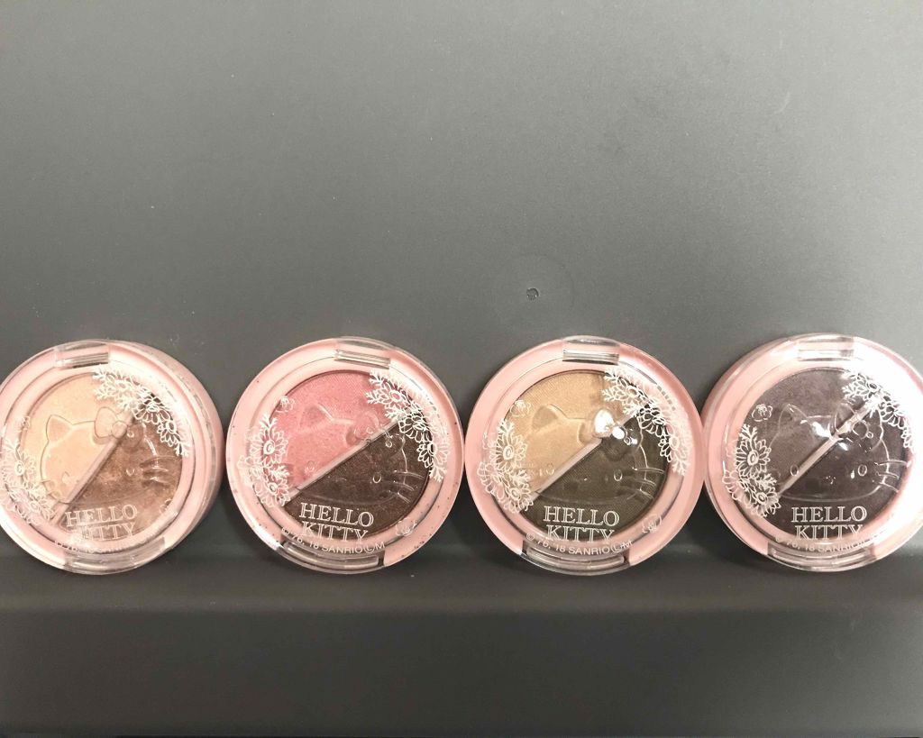 パウダーアイシャドウ ブルーミングキティ/DAISO/アイシャドウパレットを使ったクチコミ(2枚目)