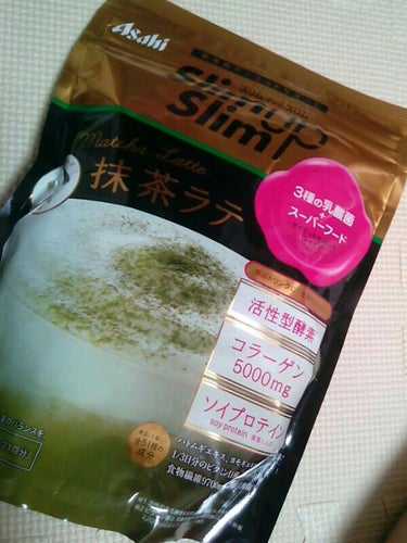 スリムアップスリム 酵素+スーパーフードシェイク 抹茶ラテのクチコミ「プロテイン　　ソイプロテイン

溶けやすい
抹茶味は　飽きないで飲める　　ココア味は飽きる　　.....」（1枚目）