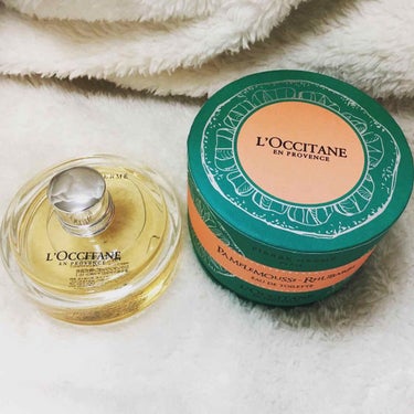 L'OCCITANE パンプルムース ルバーブ オードトワレのクチコミ「今まで香水はあまり興味無かったのですが、ふらっと立ち寄った時にお勧めされていい匂い過ぎて一目惚.....」（1枚目）