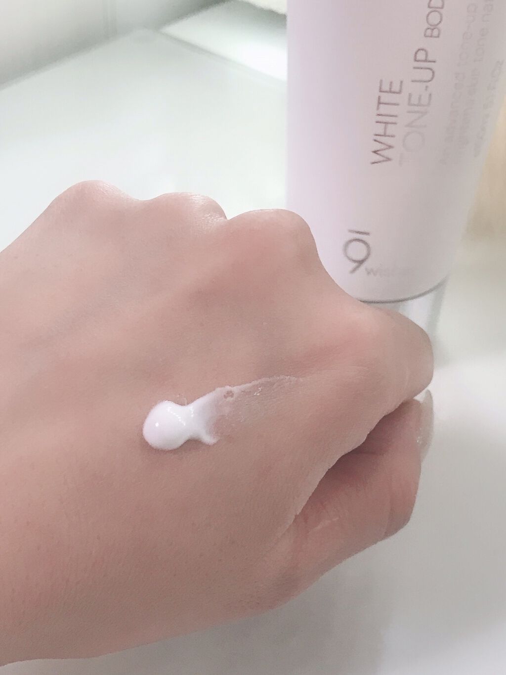 ホワイト トーンアップ ボディ セラム/9Wishes/ボディローションを使ったクチコミ(3枚目)