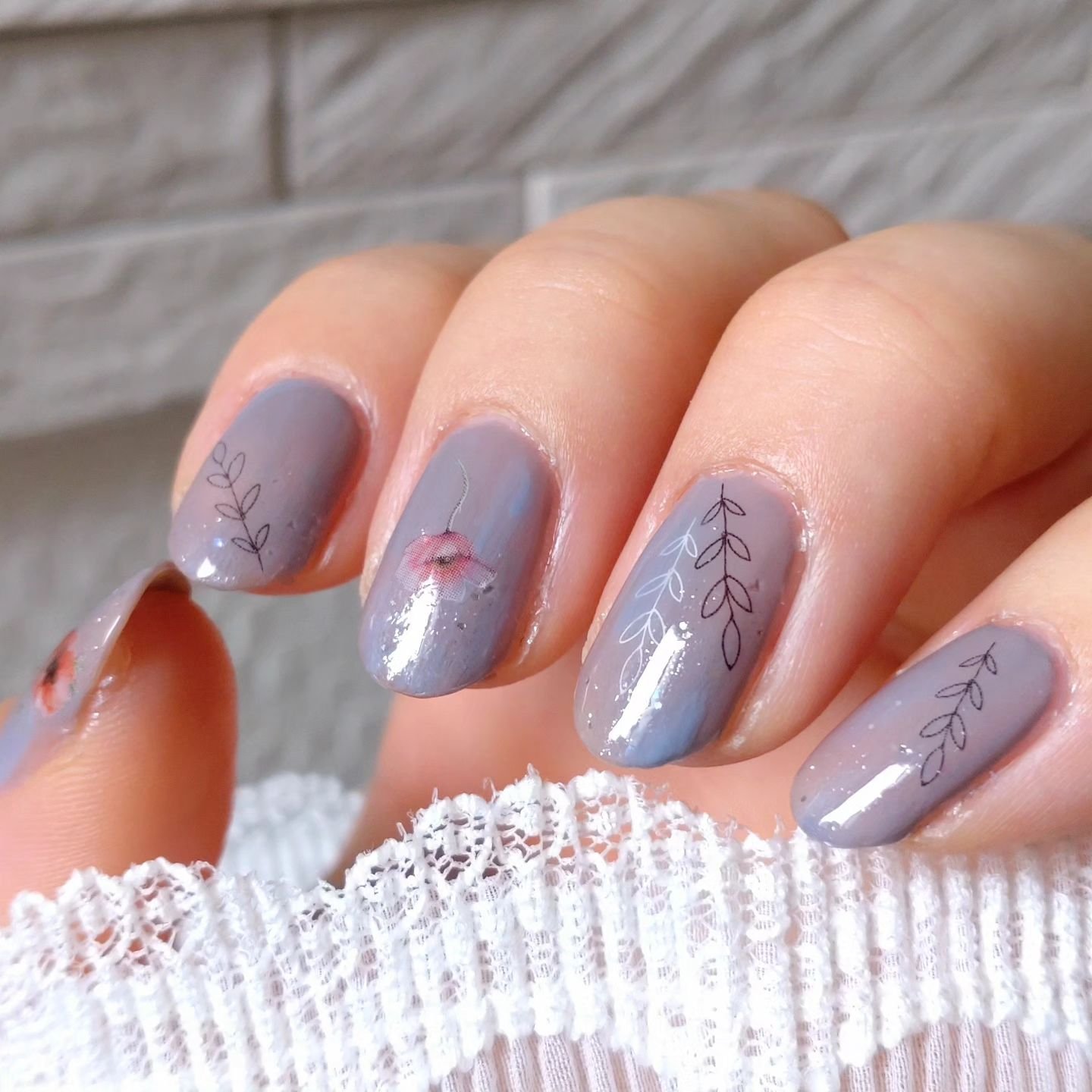 #ボタニカルネイル,#草花ネイル,#葉っぱネイル,#パープルネイル,#貝殻から生まれた水性ネイル,#オフィスネイル,#シンプルネイル,#セルフネイルのネイルデザイン