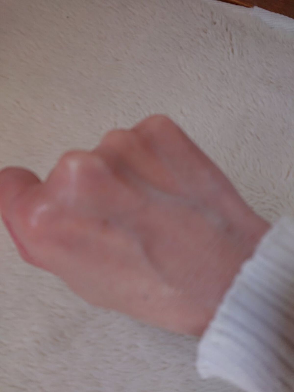 Miki📷️フォロバOK👌のクチコミ「首のシワが気になります。
乾燥からのシワ、癖からくるシワ、老化シワ…
色々ありすぎです😣
首専.....」（3枚目）