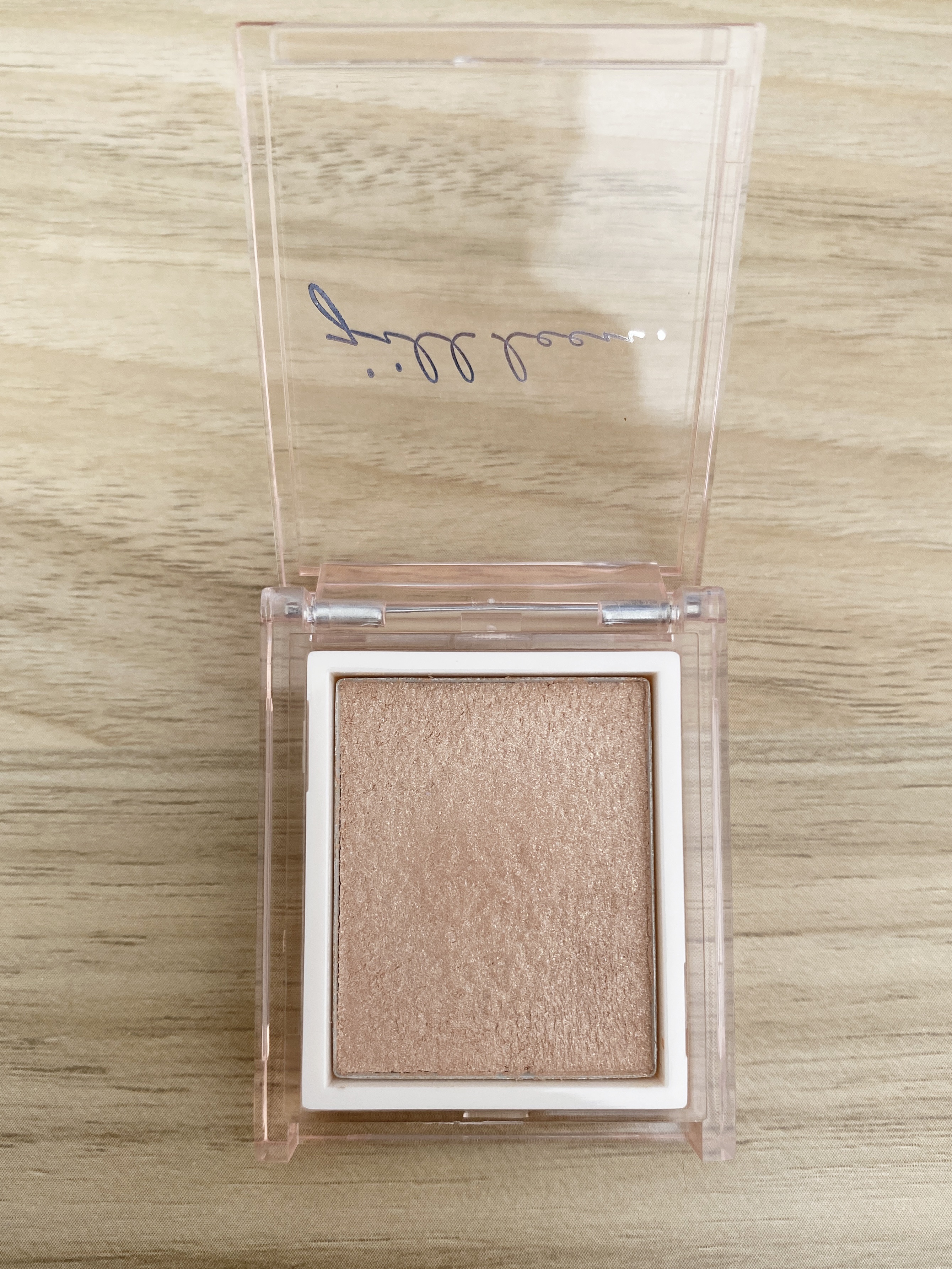 jill leen. シングルムースアイシャドウ 104 クリームラテ/jill leen./単色アイシャドウを使ったクチコミ（2枚目）