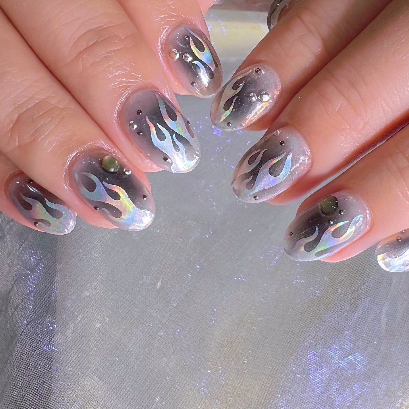 なかやまちえこ on LIPS 「シルバー系のネイル#ネイルデザイン..」(2枚目)