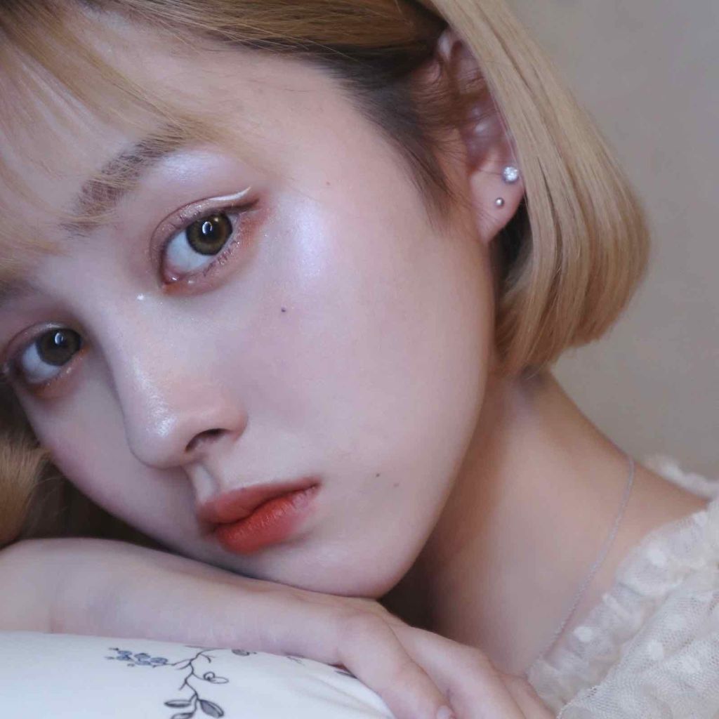 【好評だった昨日のメイク】
🦌カラコン▶︎クララコンタクトフェアリーテールエルフブラウ￥2,980 着色直径13.2㍉　１年
🦌アイシャドウ▶︎ホリカホリカピーナッツヌードQoo10で¥1200くらいで売ってます◎
🦌リップ▶︎3ce