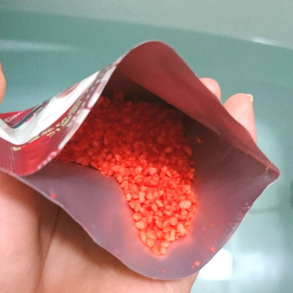 クナイプ グーテエアホールング バスソルト ウィンターグリーン&ワコルダーの香り/クナイプ/無機塩系入浴剤を使ったクチコミ（2枚目）