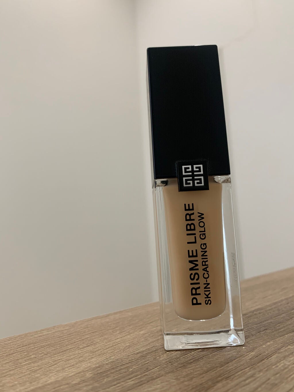 プリズム・リーブル・スキンケアリング・グロウ/GIVENCHY/リキッドファンデーションを使ったクチコミ(1枚目)