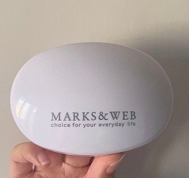 MARKS&WEB スカルプマッサージブラシのクチコミ「この一手間で頭皮スッキリ！
小顔効果も得られる！

こんにちは🥰

MARKS&WEB
スカル.....」（1枚目）