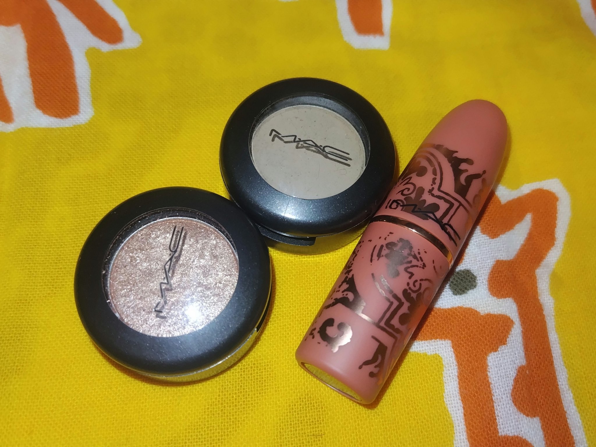 スモール アイシャドウ オメガ/M・A・C/単色アイシャドウを使ったクチコミ（1枚目）