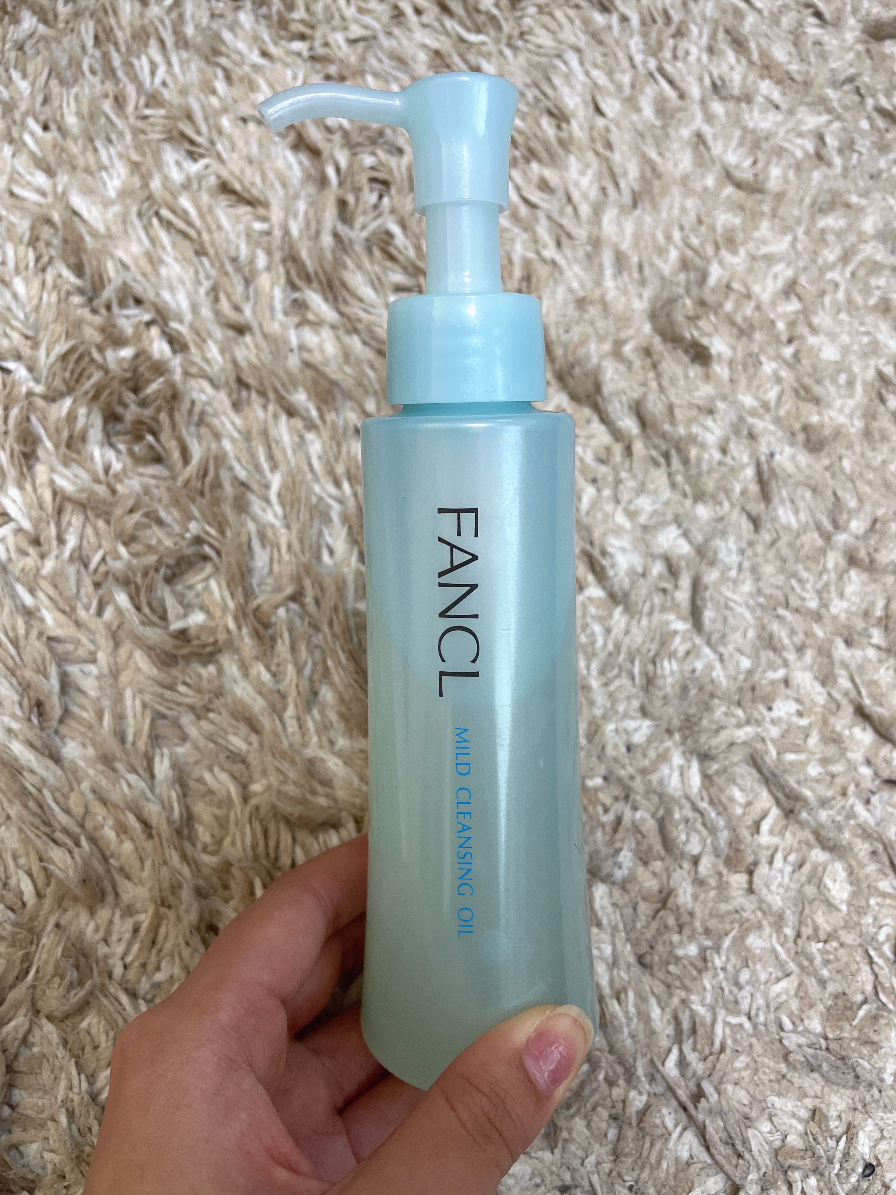 こんにちは😊本日はLIPS様からなんとファンケルのマイルドクレンジング オイルをプレゼント企画にて当選し、いただきました！🥹ファンケルさんのクレンジングは大好きなのですごく嬉しいです✨
実際改めて使ってみるとクレンジングした後の肌のつ