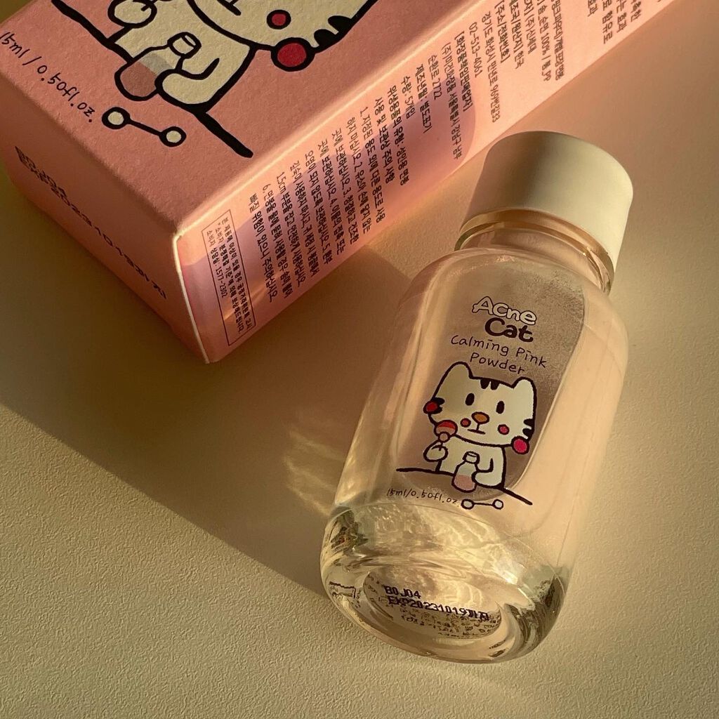 
【Acne Cat】
ニキビケアができる🫣💗
✔️カーミングピンクパウダー

荒れた肌を整えてくれる3つの成分を配合🤍

綿棒にパウダーをつけてスキンケアの最後に
きになる吹き出物やニキビに塗るだけ✨

おっきいニキビがあって塗って