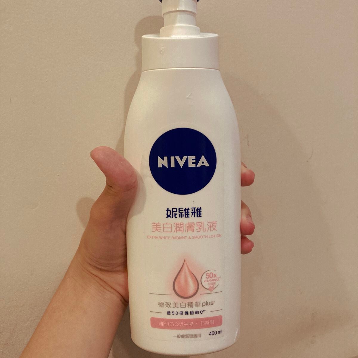 Ririna on LIPS 「台灣買的妮維雅美白乳液🧴,擦完一罐膚色白一階~直接翻譯👇不會日..」(1枚目)