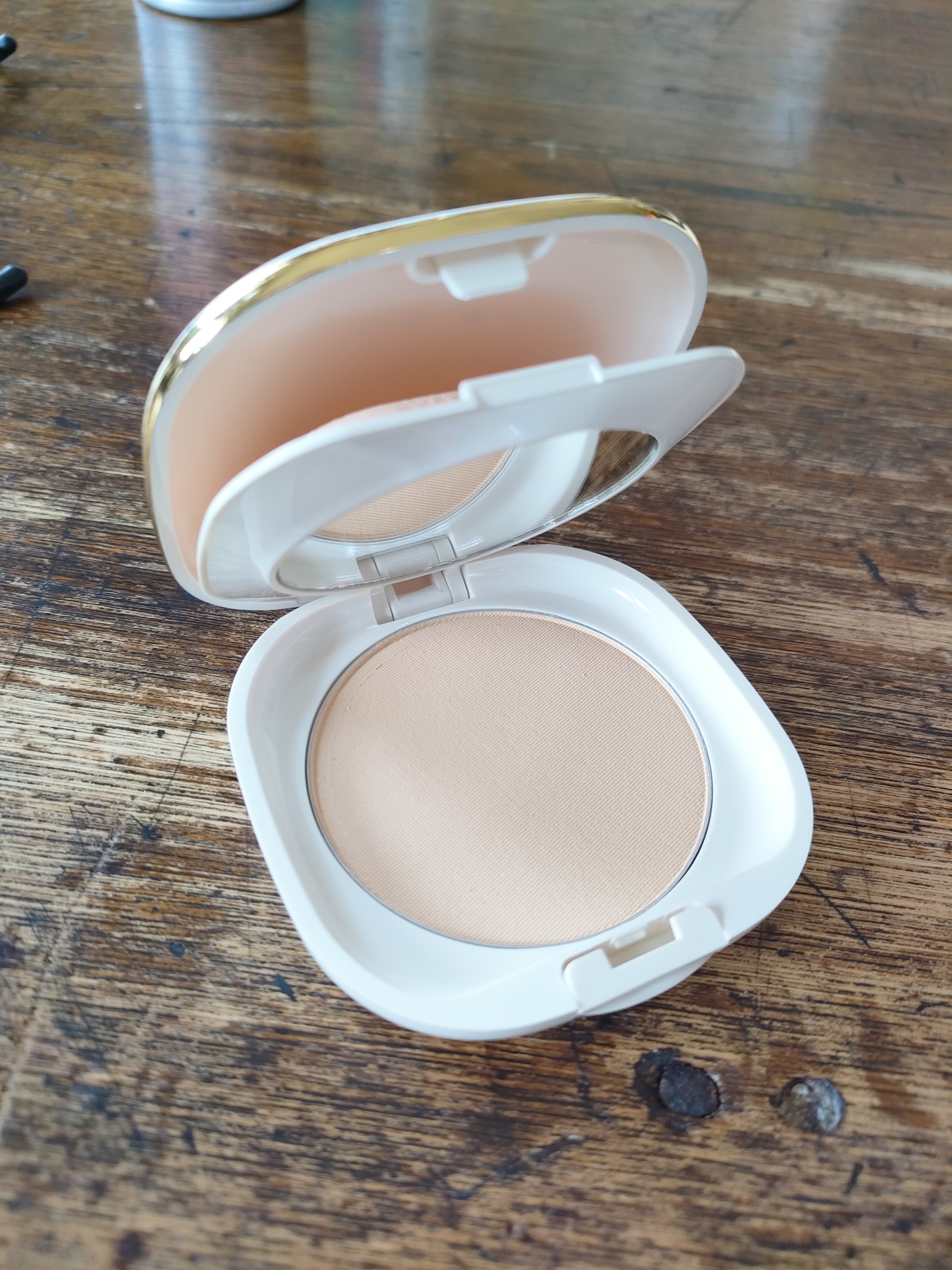 ポルトA ファンデーションケーキUV 微香料のクチコミ「 すごい安いのにかなり良いもの見つけちゃったかも…🫣🫣
特にブルベぽい肌の人には良いのかもしれ.....」（2枚目）