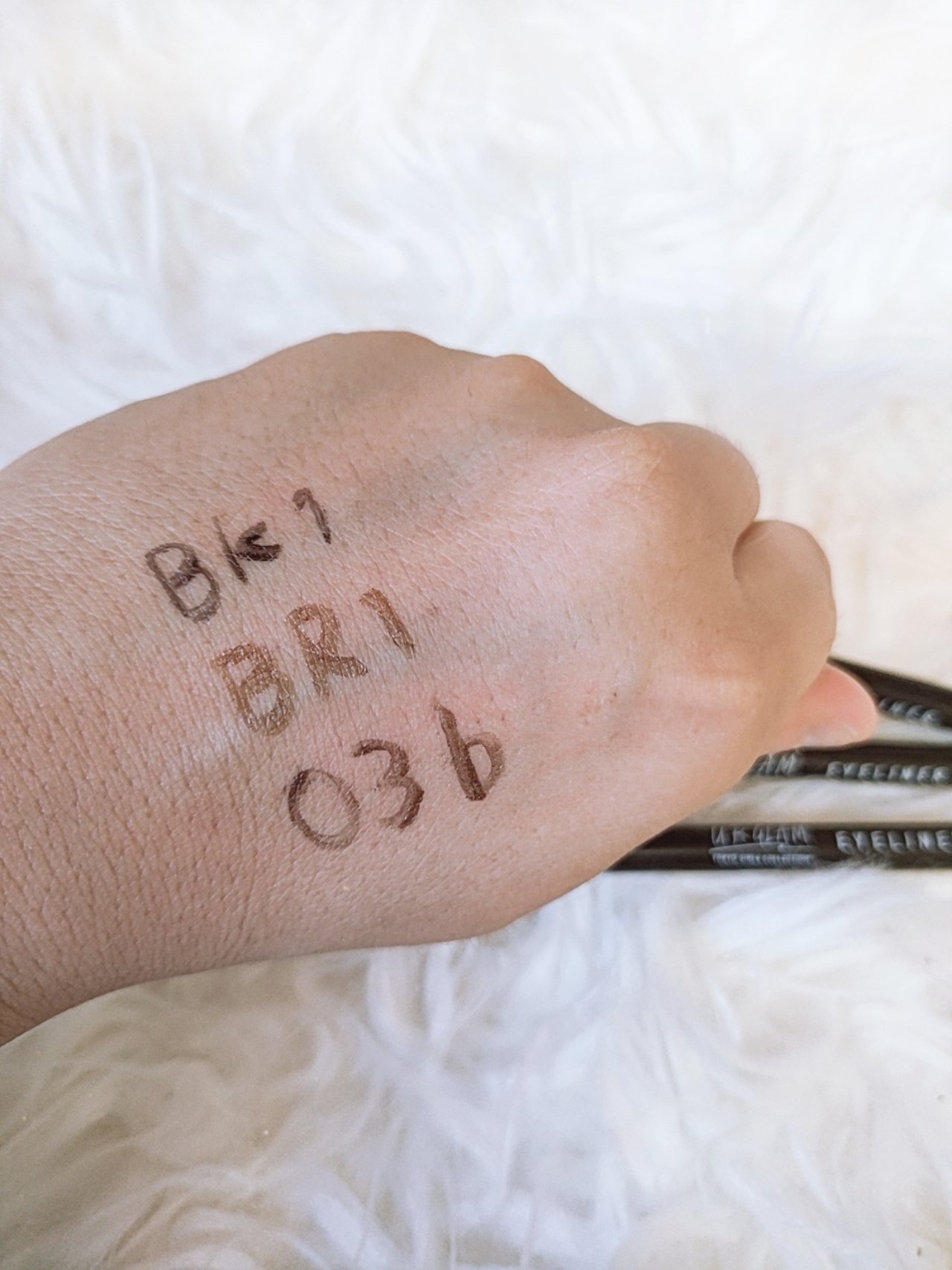 U R GLAM UR GLAM　LIQUID EYELINERのクチコミ「
U R GLAM 🤎🤍
LIQUID EYELINER


何本か使いきっているアイライナー.....」（2枚目）