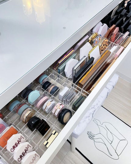 mari on LIPS 「ドレッサー収納IKEAのMALMを使い続け3年目😊シンプルな..」(5枚目)