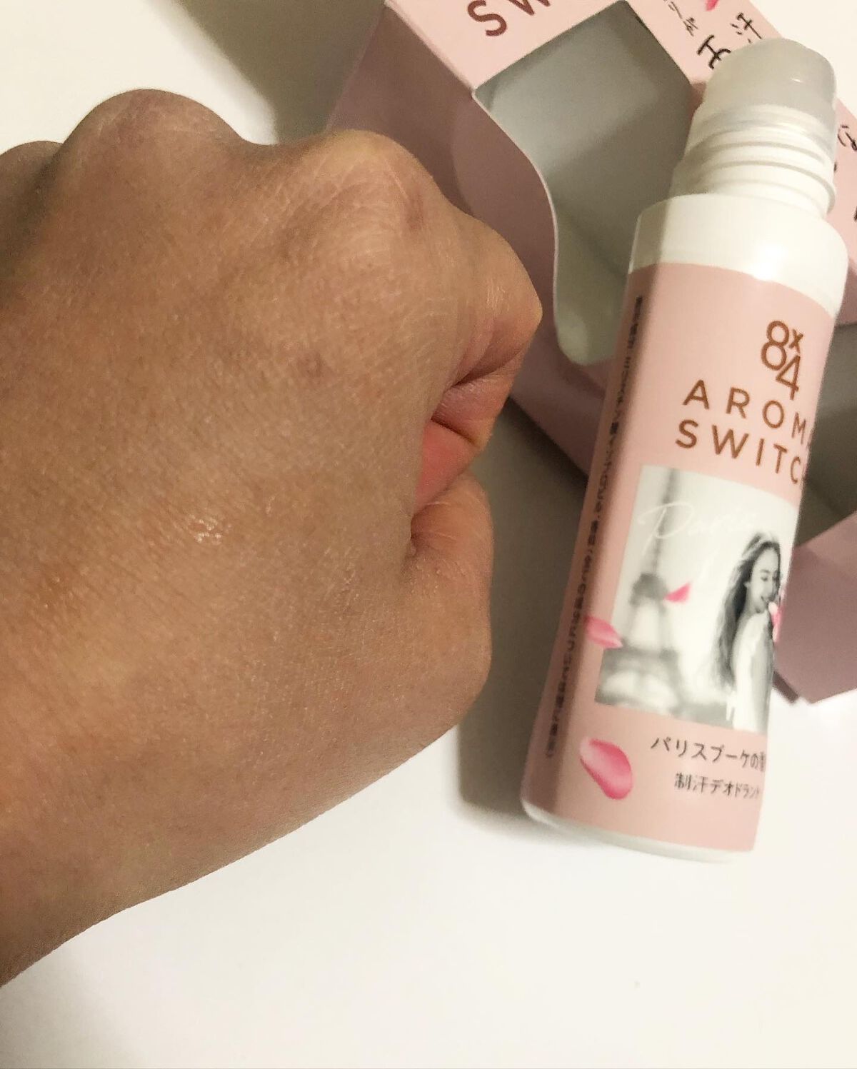 8x4 アロマスイッチ ロールオン パリスブーケの香り/８ｘ４/デオドラント・制汗剤を使ったクチコミ（3枚目）