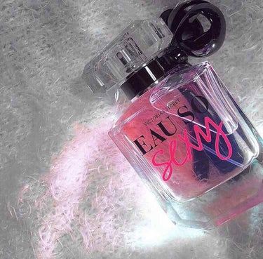 victoria's secret (ヴィクトリアズシークレット) Eau So Sexyのクチコミ「香水めちゃめちゃ好きなので、
好きな香水を推していきます笑笑
文が多くなってしまうので投稿分け.....」（1枚目）