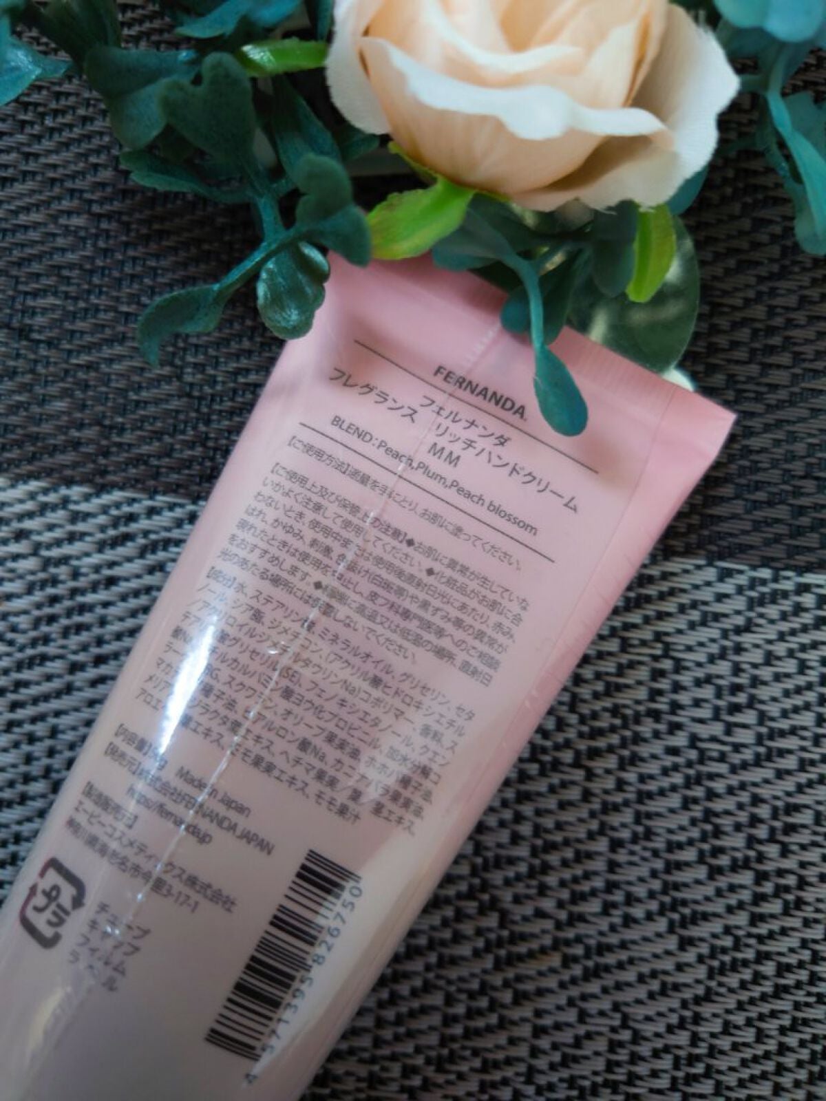 フレグランスリッチハンドクリーム(モモ)/フェルナンダ/ハンドクリームを使ったクチコミ(2枚目)