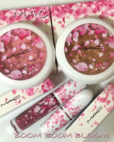 M・A・C BOOM BOOM BLOOMハイライトパウダーのクチコミ「気になってた桜コスメ🌸

3月15日限定発売。
MAC  BOOM BOOM BLOOM🌸

.....」（1枚目）