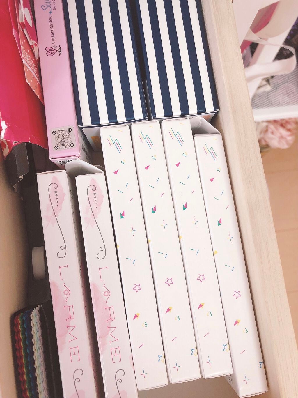 maki on LIPS 「私のコスメ収納をご紹介させていただきます💕かなりごちゃごちゃで..」(6枚目)