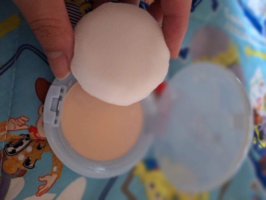 素肌記念日 スキンケアパウダー ベビーミルクティーの香りのクチコミ「

初めてかったけど私は化粧したあとにしてます🍬

お泊まりとかのときもいいやろうし、部屋にお.....」（3枚目）